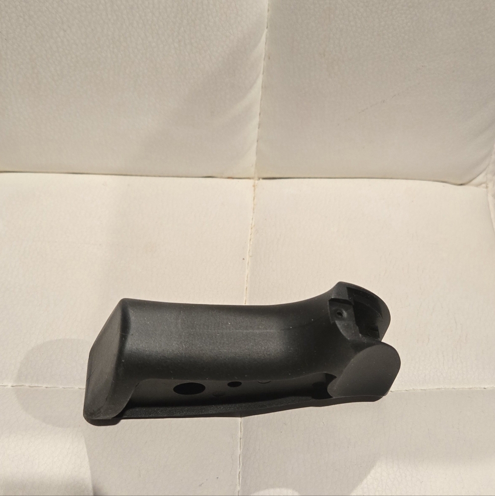 New Ruger Rubber Grip - Picture 3 of 8